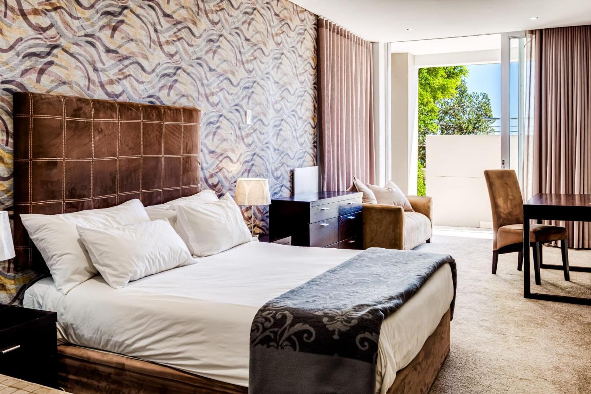 100 Geneva Villa